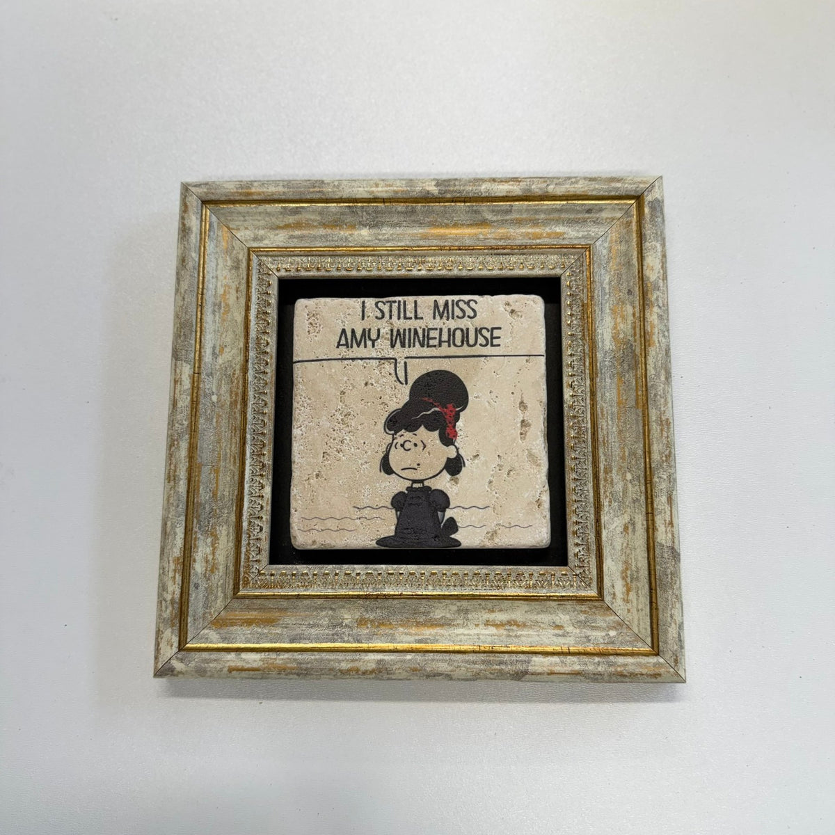 Variant Mapping v4 | amy-wine-house-natural-stone-coaster | with Gold Frame | sha256:7bc2a9ab778f