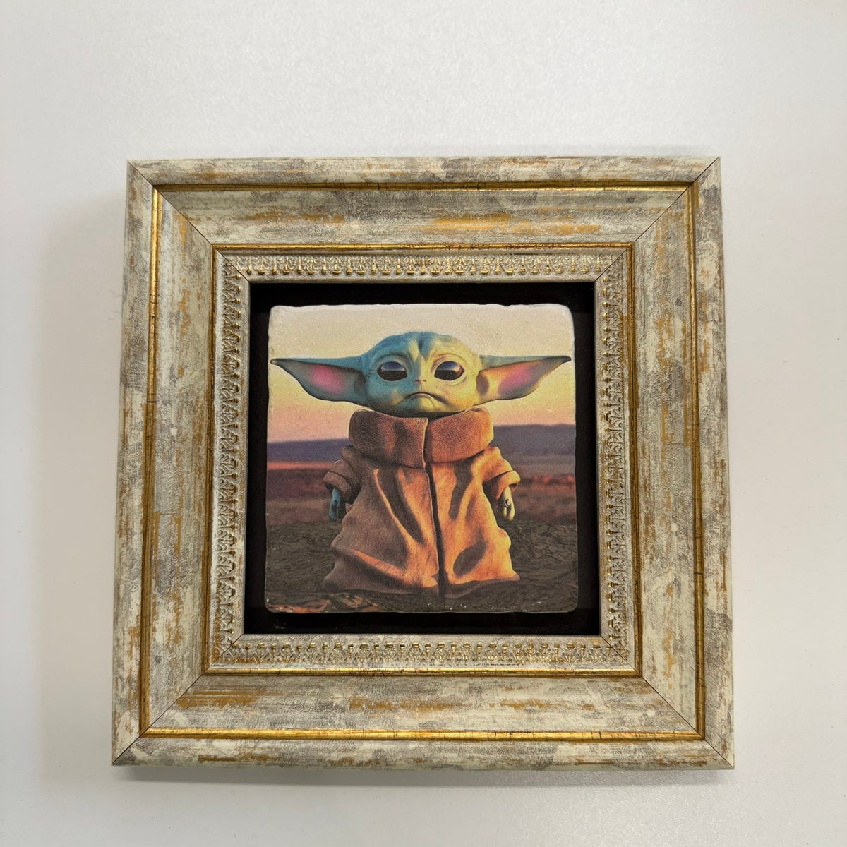 Variant Mapping v4 | baby-yoda-the-force-natural-stone-coaster | with Gold Frame | sha256:162f96c7f222