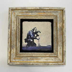 Variant Mapping v4 | banksy-cameraman-and-flower-natural-stone-coaster | with Gold Frame | sha256:ad464c927916