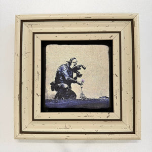 Variant Mapping v4 | banksy-cameraman-and-flower-natural-stone-coaster | with White Frame | sha256:7a491df64776