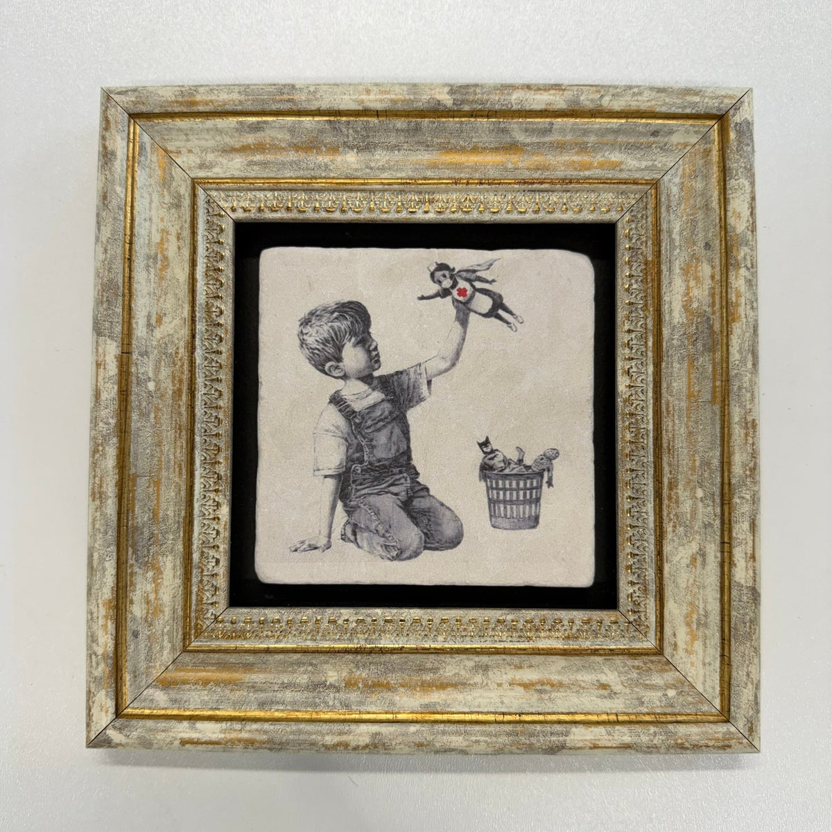 Variant Mapping v4 | banksy-game-changer-nurse-nhs-stone-coaster | with Gold Frame | sha256:92c80eb98ccf