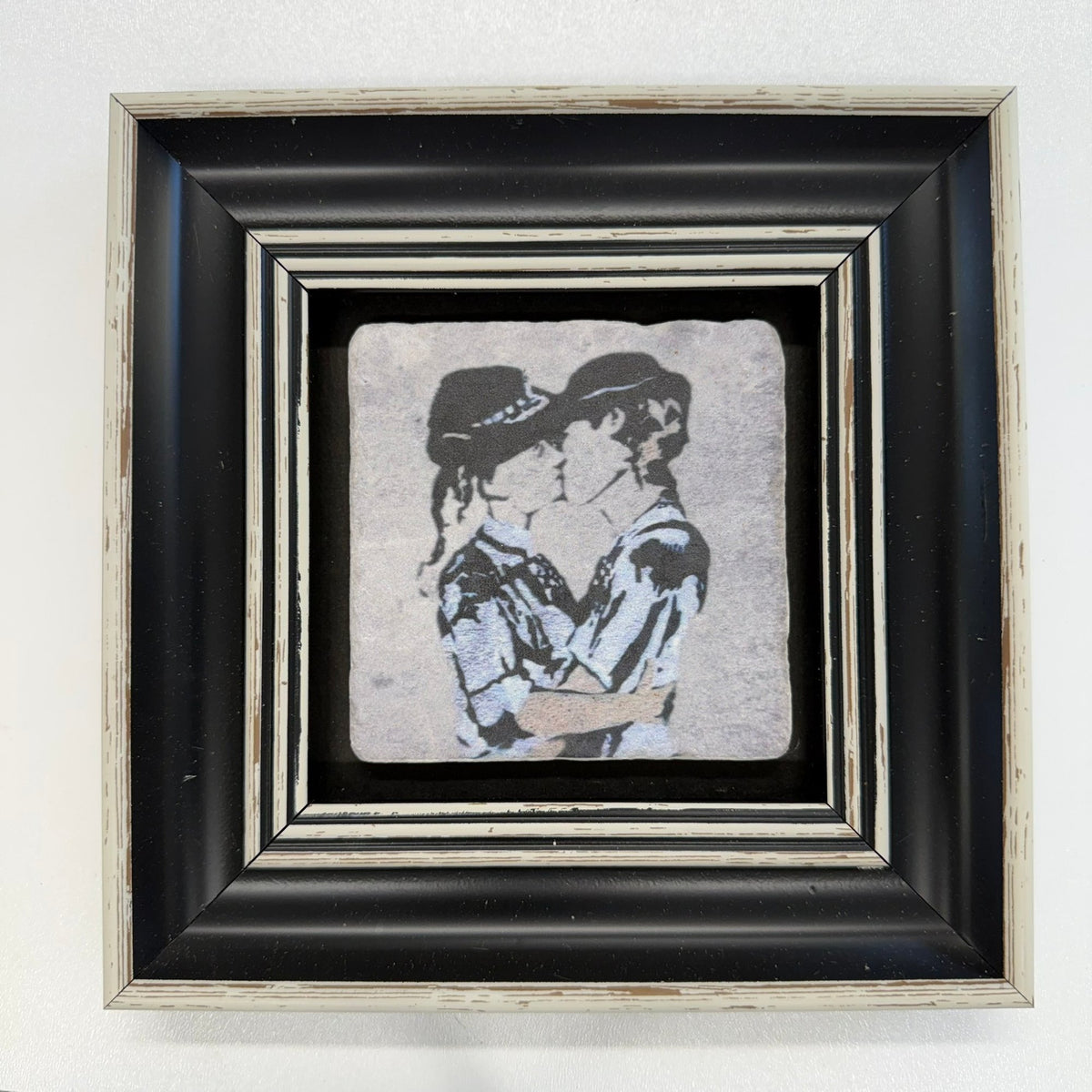 Variant Mapping v4 | banksy-kissing-women-natural-stone-coaster | with Black Frame | sha256:fbe2d3f63252
