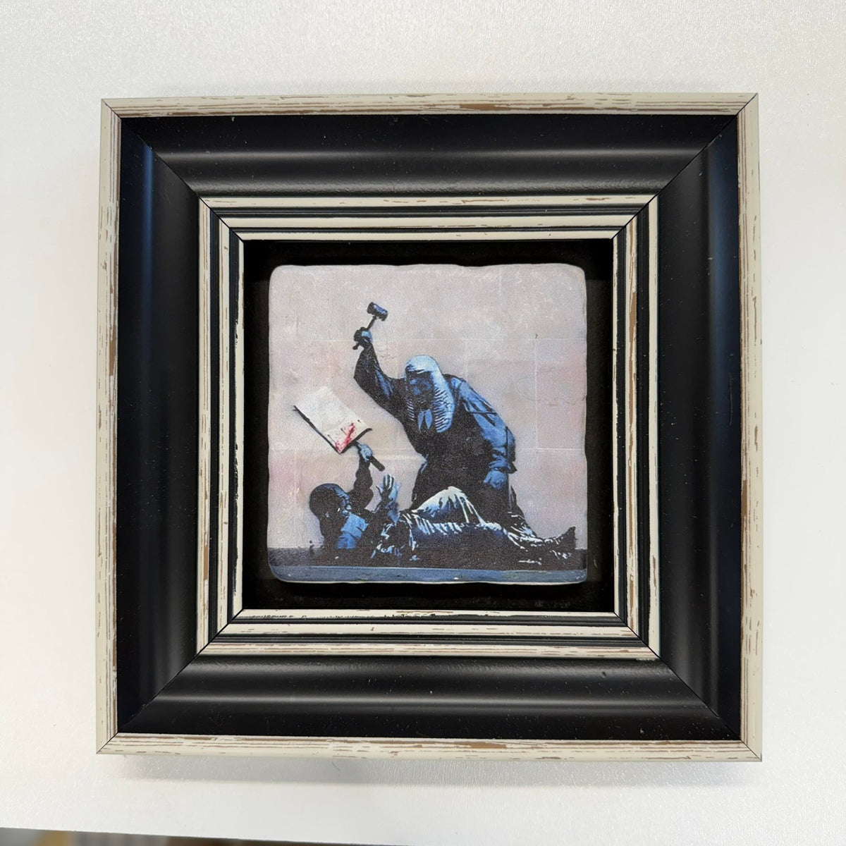 Variant Mapping v4 | banksy-royal-courts-natural-stone-coaster | with Black Frame | sha256:c7deab27c197