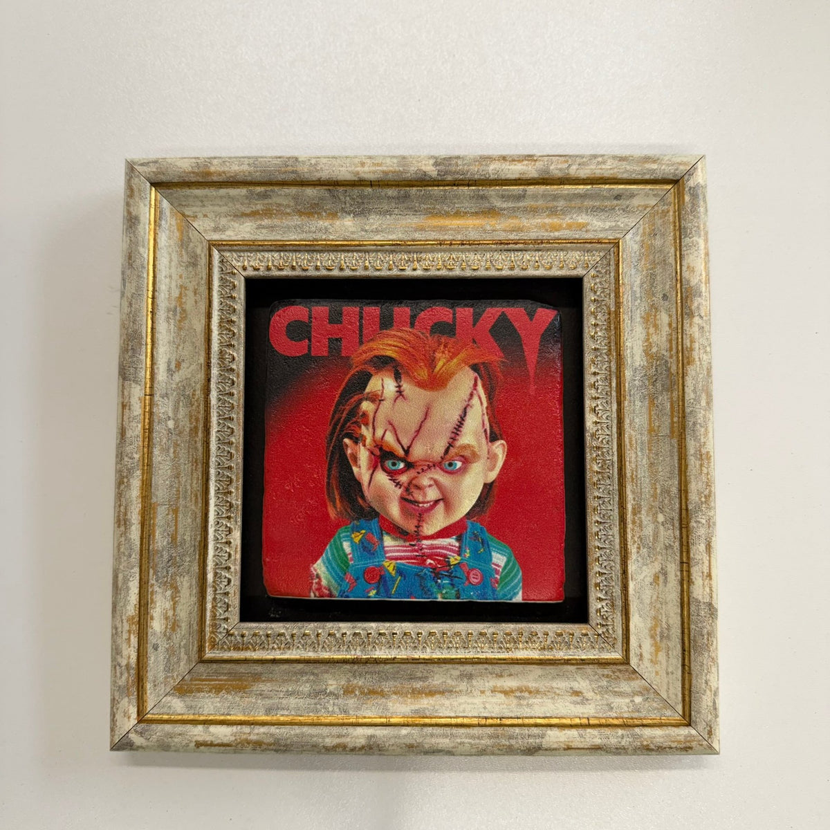 Variant Mapping v4 | chucky-natural-travertine-stone-coaster | with Gold Frame | sha256:28e9ef590339