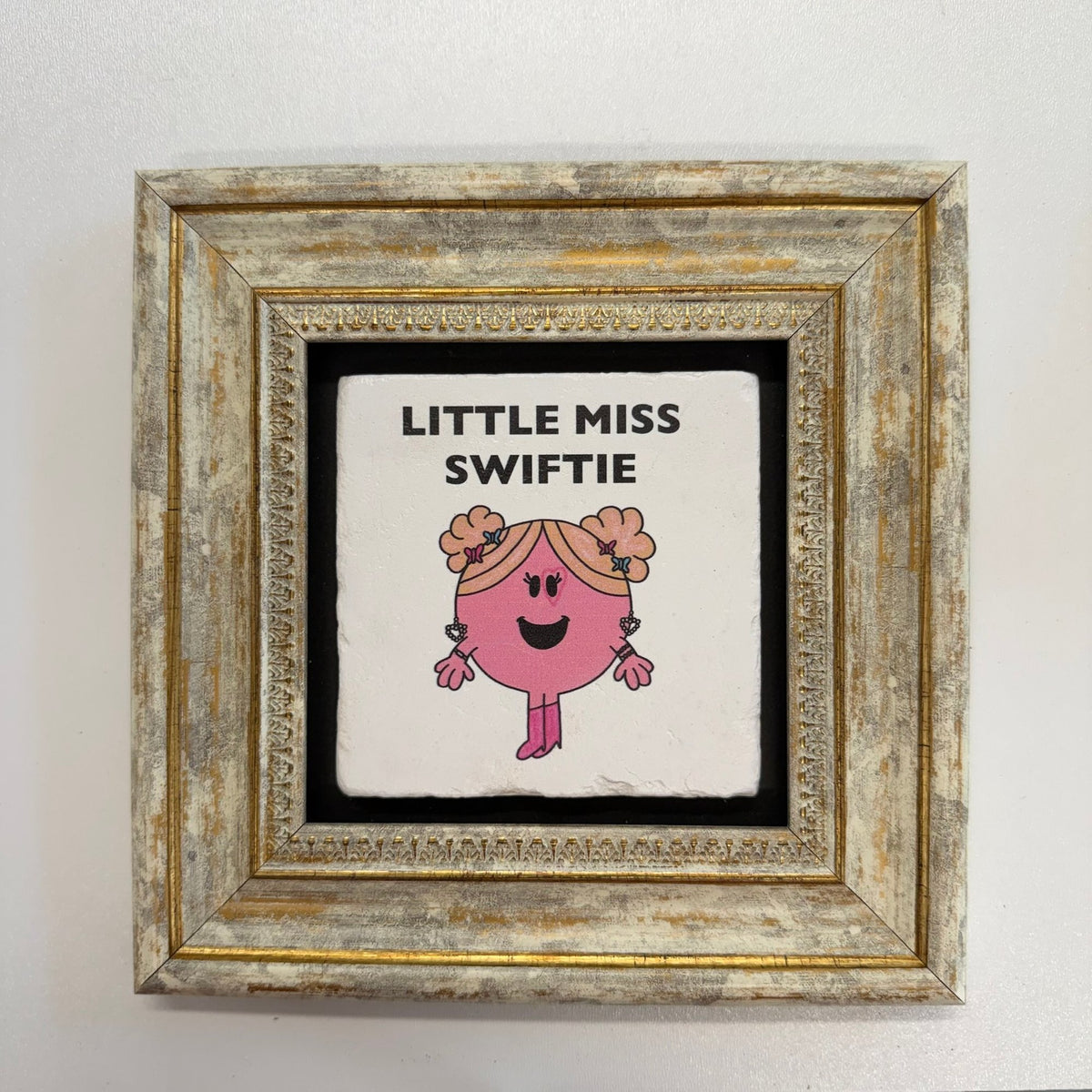 Variant Mapping v4 | cute-little-miss-swiftie-stone-coaster | with Gold Frame | sha256:4257dc3904e9