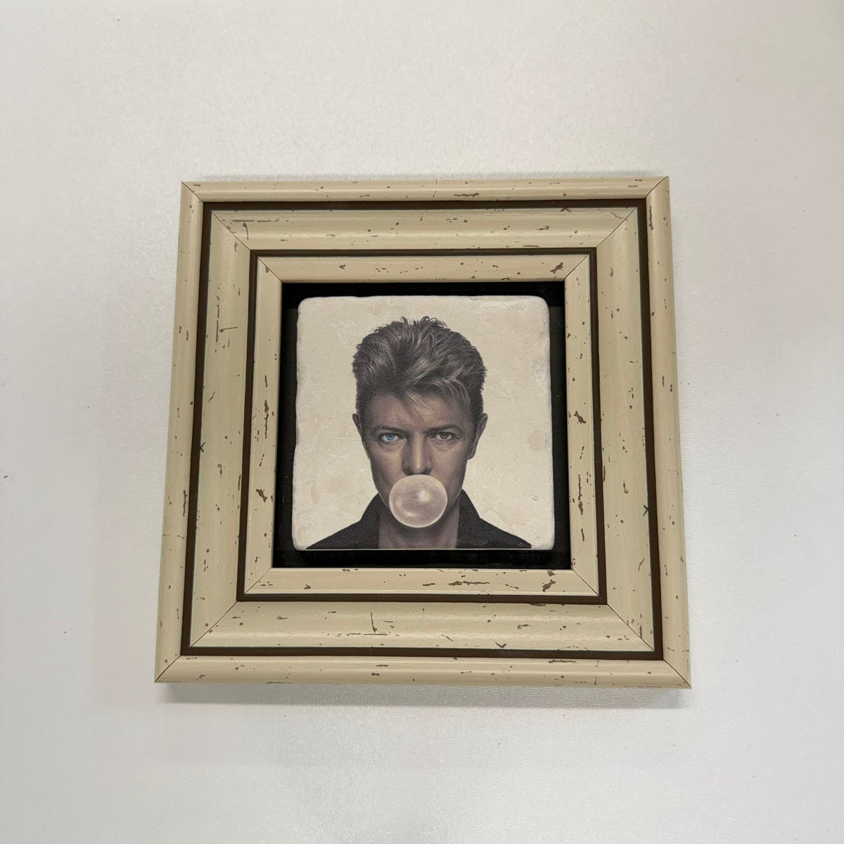 Variant Mapping v4 | david-bowie-bubble-gum-stone-coaster | with White Frame | sha256:90f8cda4c0db