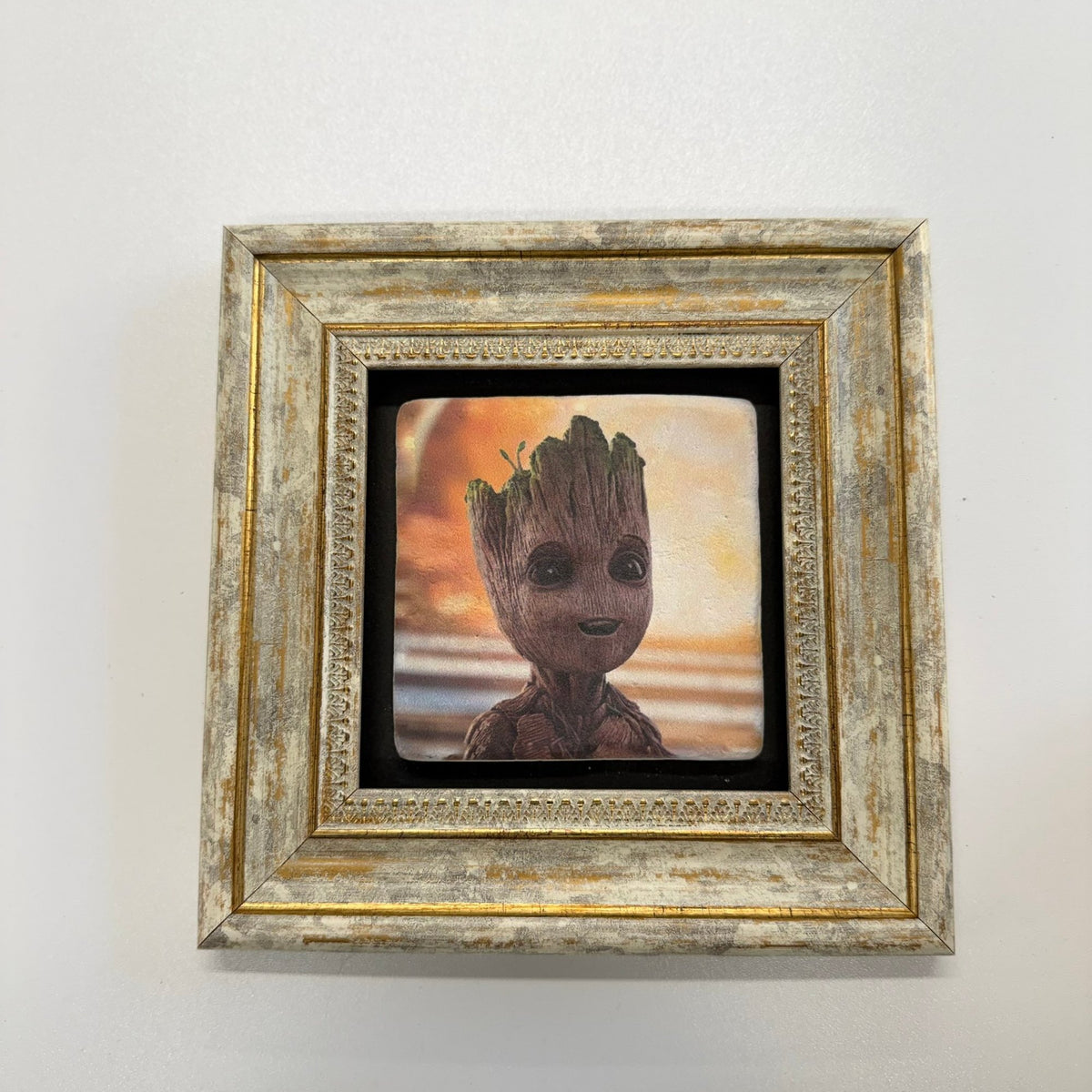 Variant Mapping v4 | groot-natural-stone-coaster | with Gold Frame | sha256:ced2a42ddf9e
