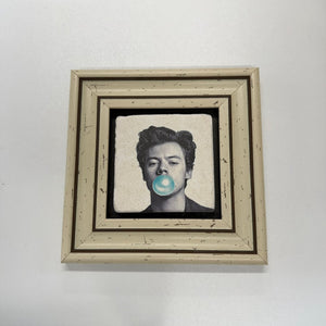 Variant Mapping v4 | harry-styles-bubble-gum-natural-stone-coaster | with White Frame | sha256:0b1ad54bdb0b