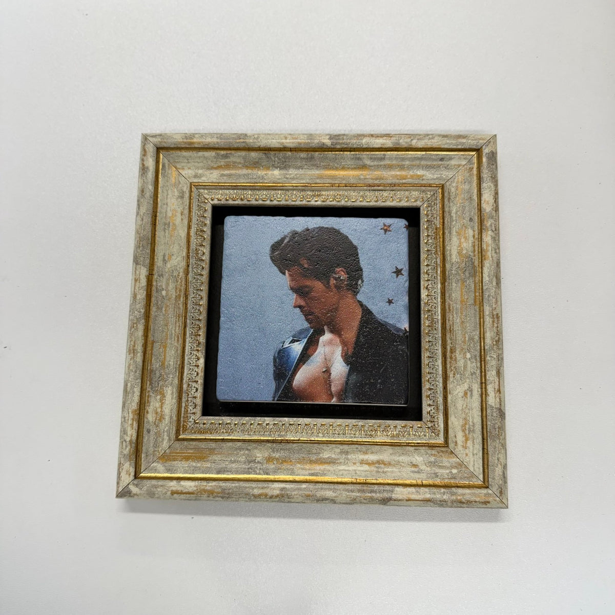Variant Mapping v4 | harry-styles-natural-stone-coaster | with Gold Frame | sha256:0defd2b30121