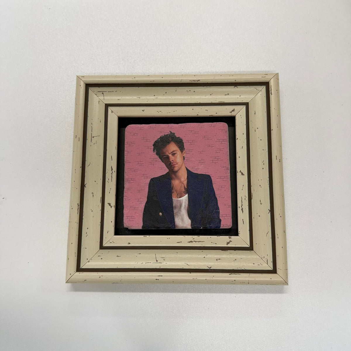 Variant Mapping v4 | harry-styles-pink-natural-stone-coaster | with White Frame | sha256:363eb9216c23