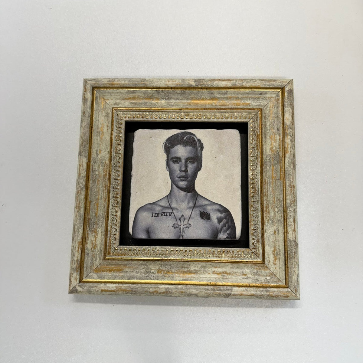 Variant Mapping v4 | justin-bieber-natural-travertine-stone-coaster | with Gold Frame | sha256:802beae15a39