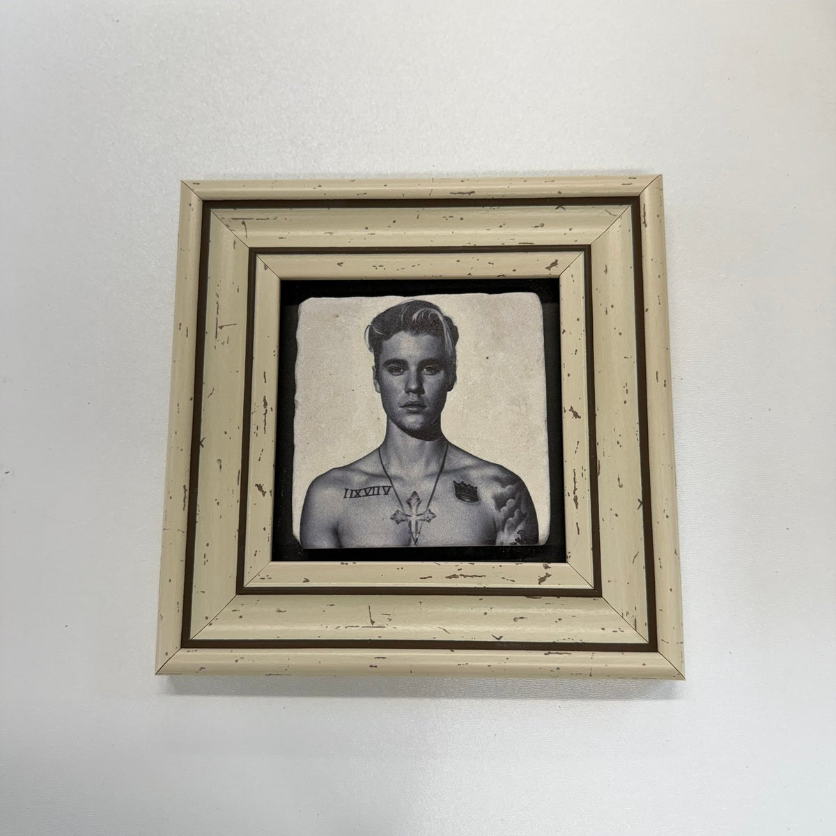 Variant Mapping v4 | justin-bieber-natural-travertine-stone-coaster | with White Frame | sha256:b6a81b551314