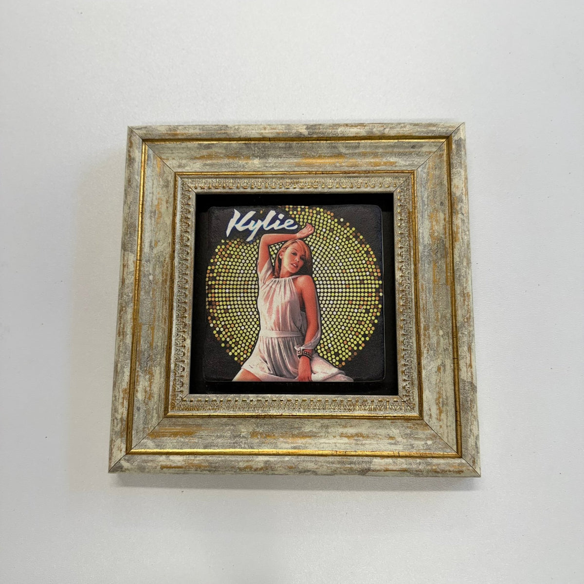 Variant Mapping v4 | kylie-minogue-pop-art-natural-stone-coaster | with Gold Frame | sha256:183328d93fcf