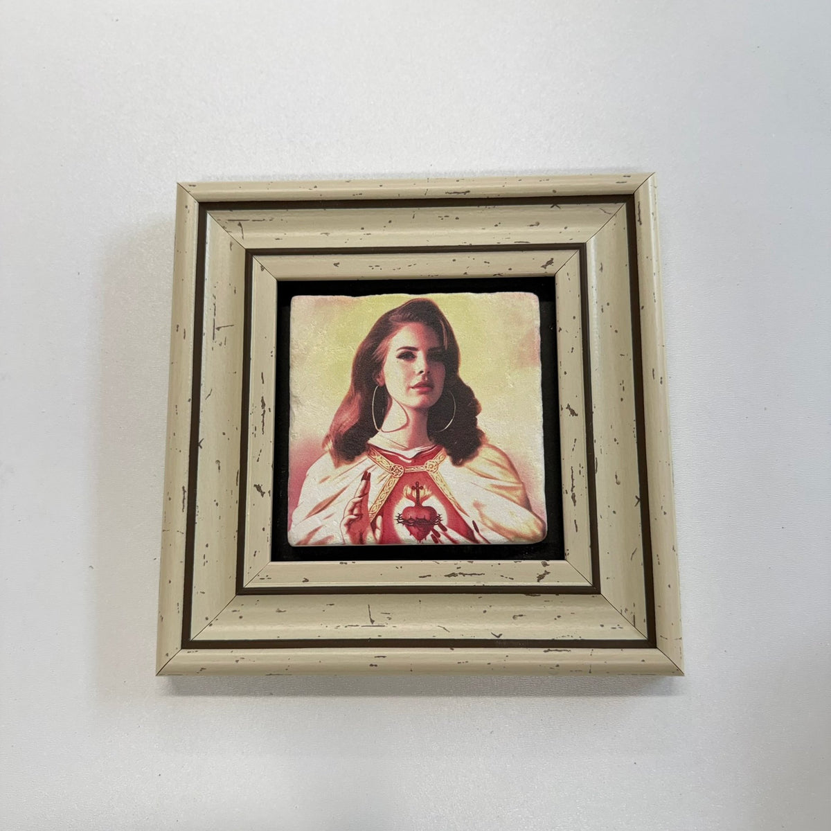 Variant Mapping v4 | lana-del-rey-natural-stone-saint-coaster | with White Frame | sha256:e250215d470e