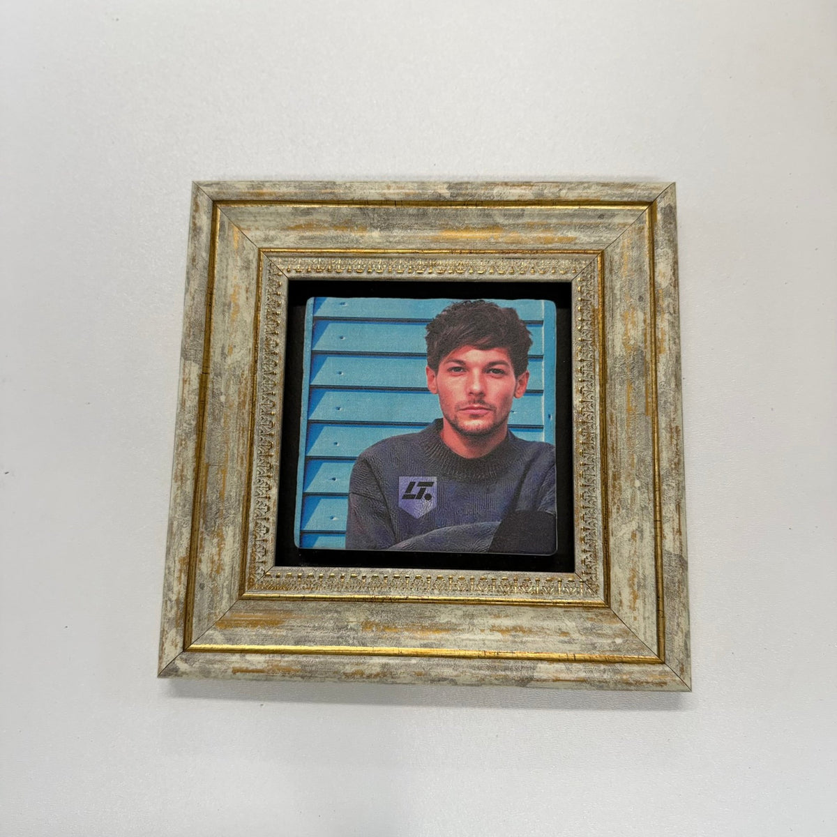 Variant Mapping v4 | louis-tomlinson-natural-stone-coaster | with Gold Frame | sha256:94e67bd3e145