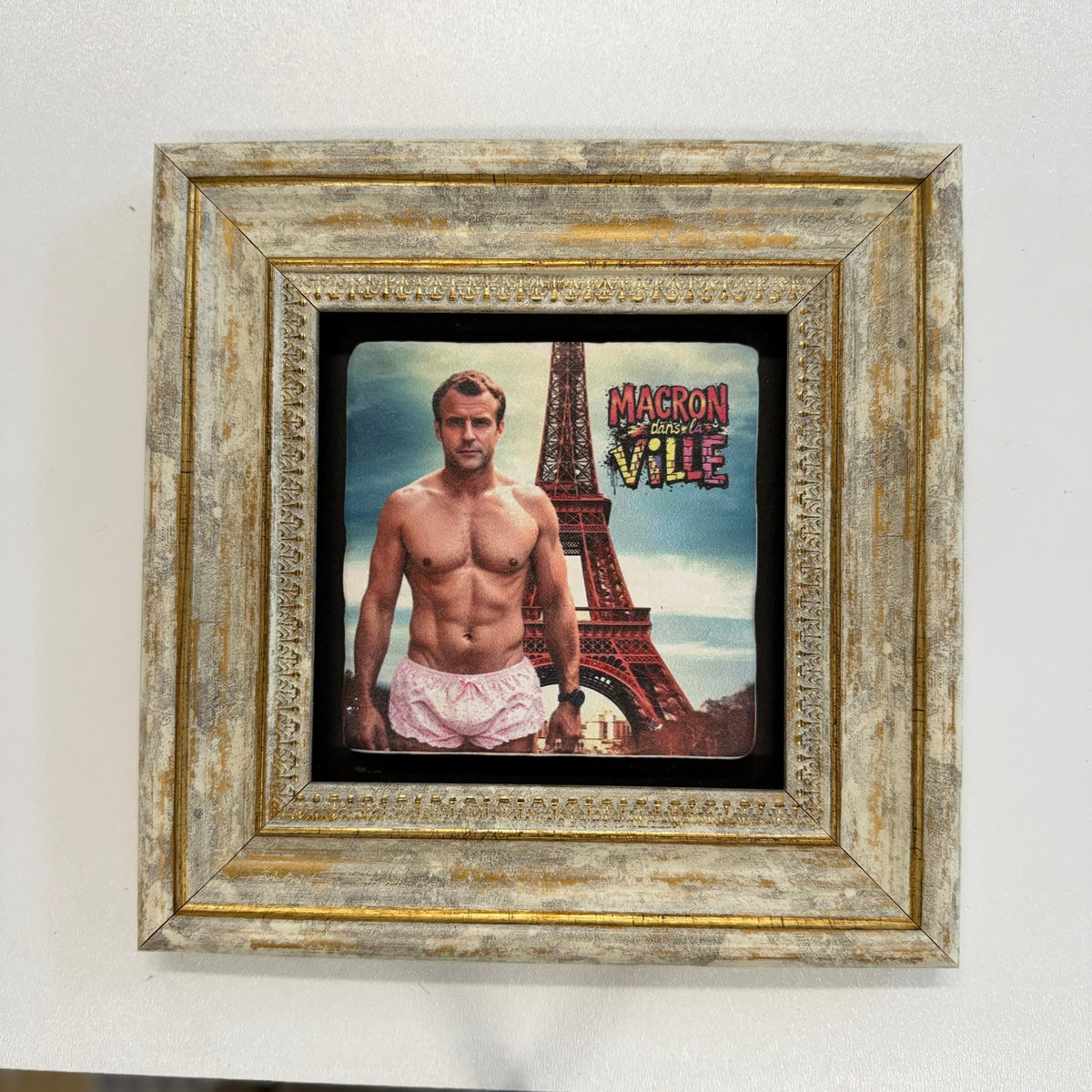 Variant Mapping v4 | macron-ville-natural-stone-coaster | with Gold Frame | sha256:7774f5e02382