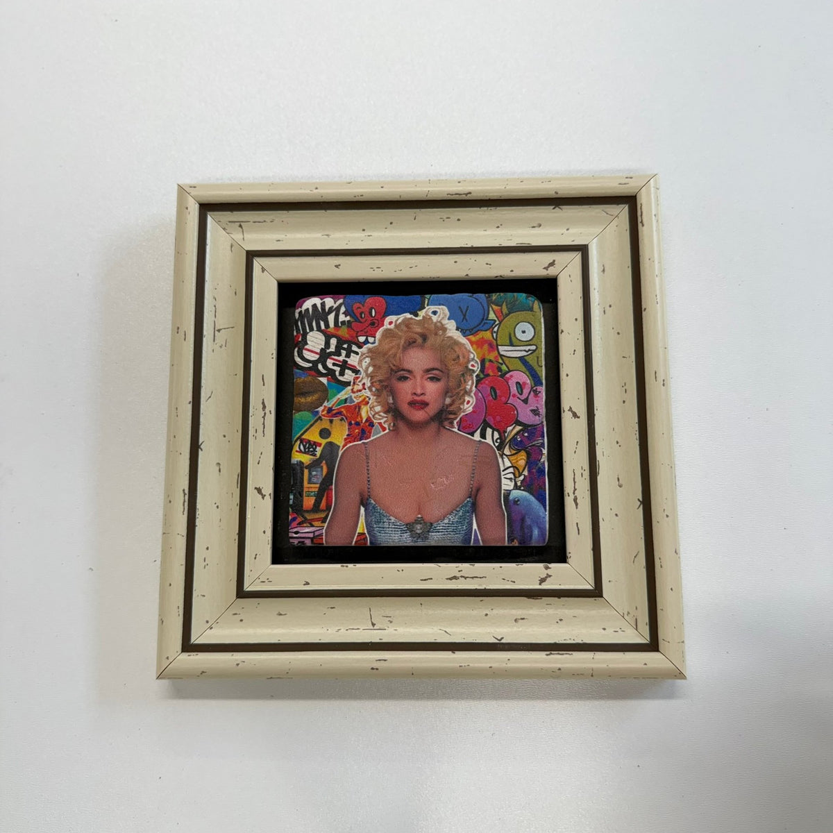 Variant Mapping v4 | madonna-graffiti-natural-stone-coaster | with White Frame | sha256:147f29ca42c6