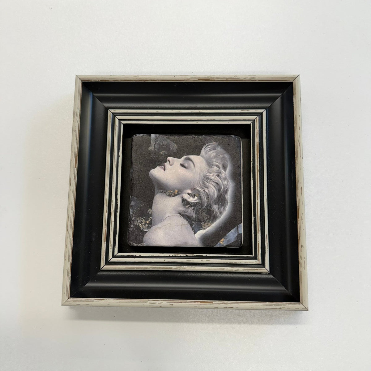 Variant Mapping v4 | madonna-true-blue-natural-stone-coaster | with Black Frame | sha256:86c80a286fda