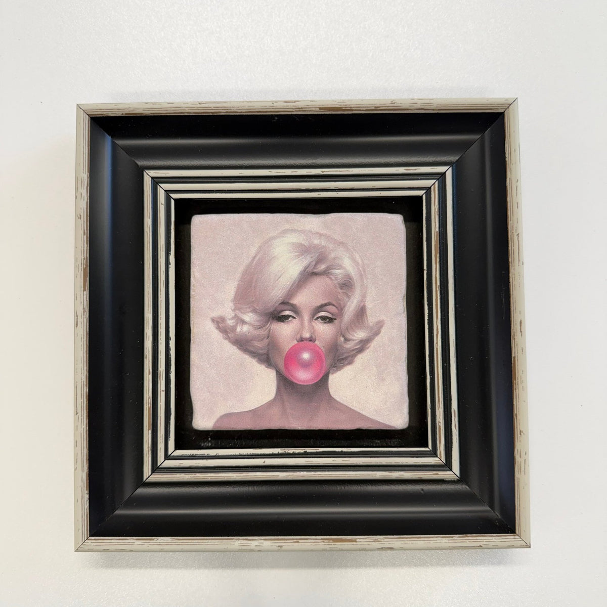 Variant Mapping v4 | marilyn-monroe-natural-travertine-pink-bubble-stone-coaster | with Black Frame | sha256:16b7fad43ce6