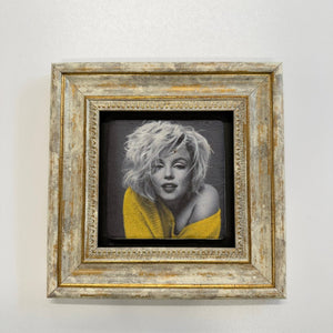 Variant Mapping v4 | marilyn-monroe-natural-travertine-stone-coaster | with Gold Frame | sha256:e64647888052