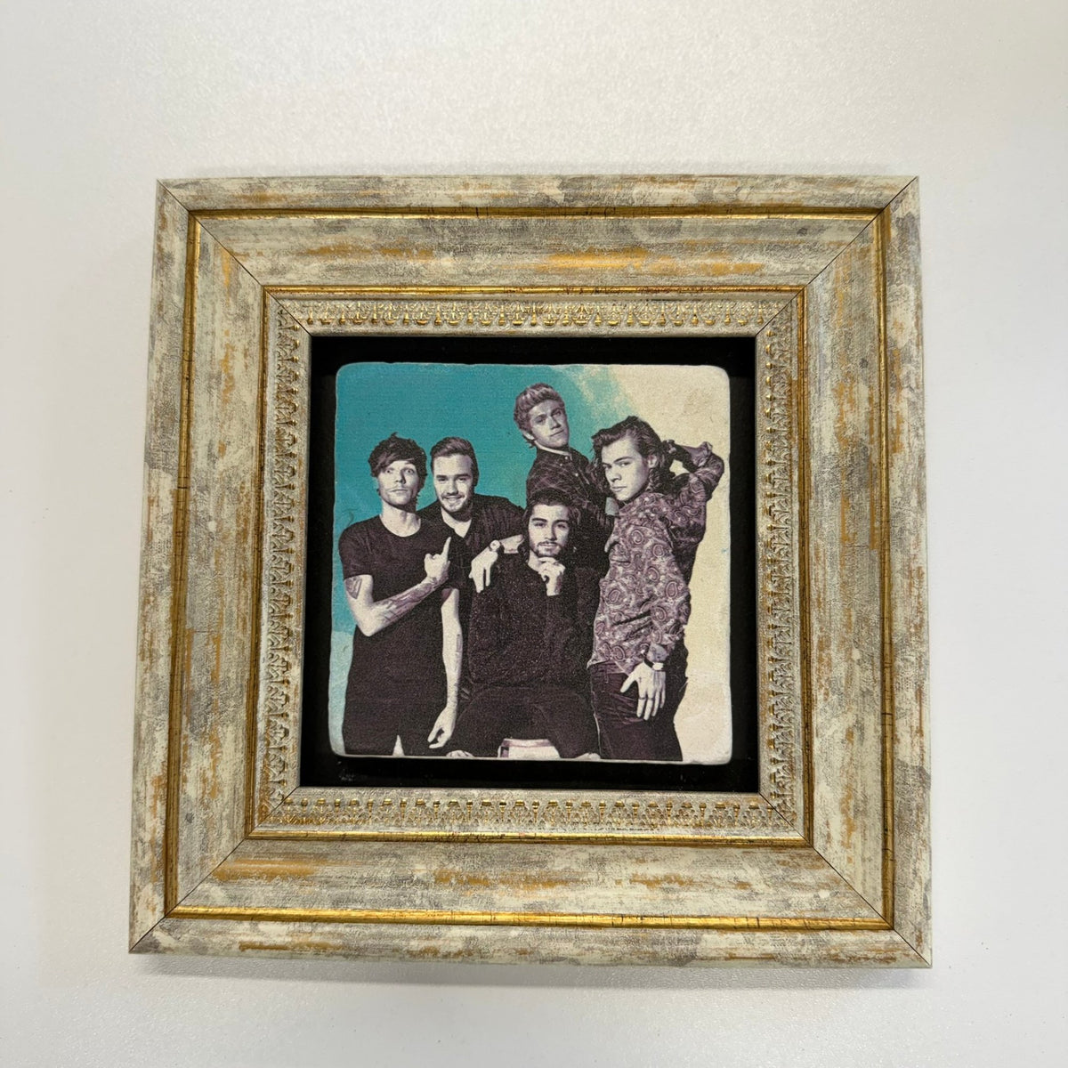 Variant Mapping v4 | one-direction-green-natural-stone-coaster | with Gold Frame | sha256:718fffe97402