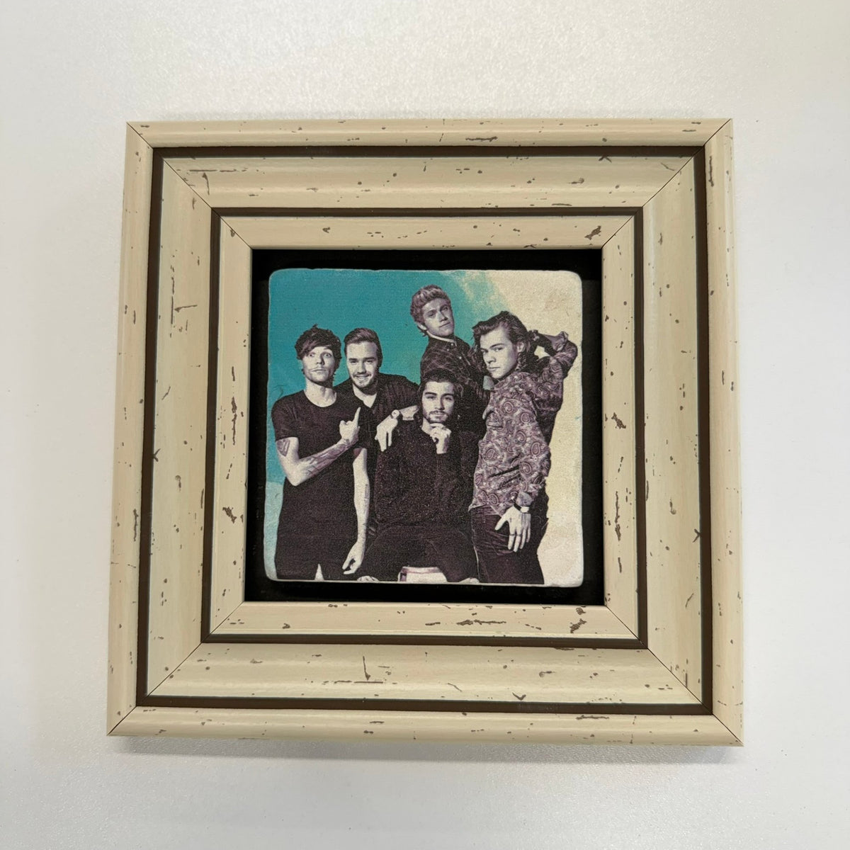 Variant Mapping v4 | one-direction-green-natural-stone-coaster | with White Frame | sha256:efbb5e4af1ae