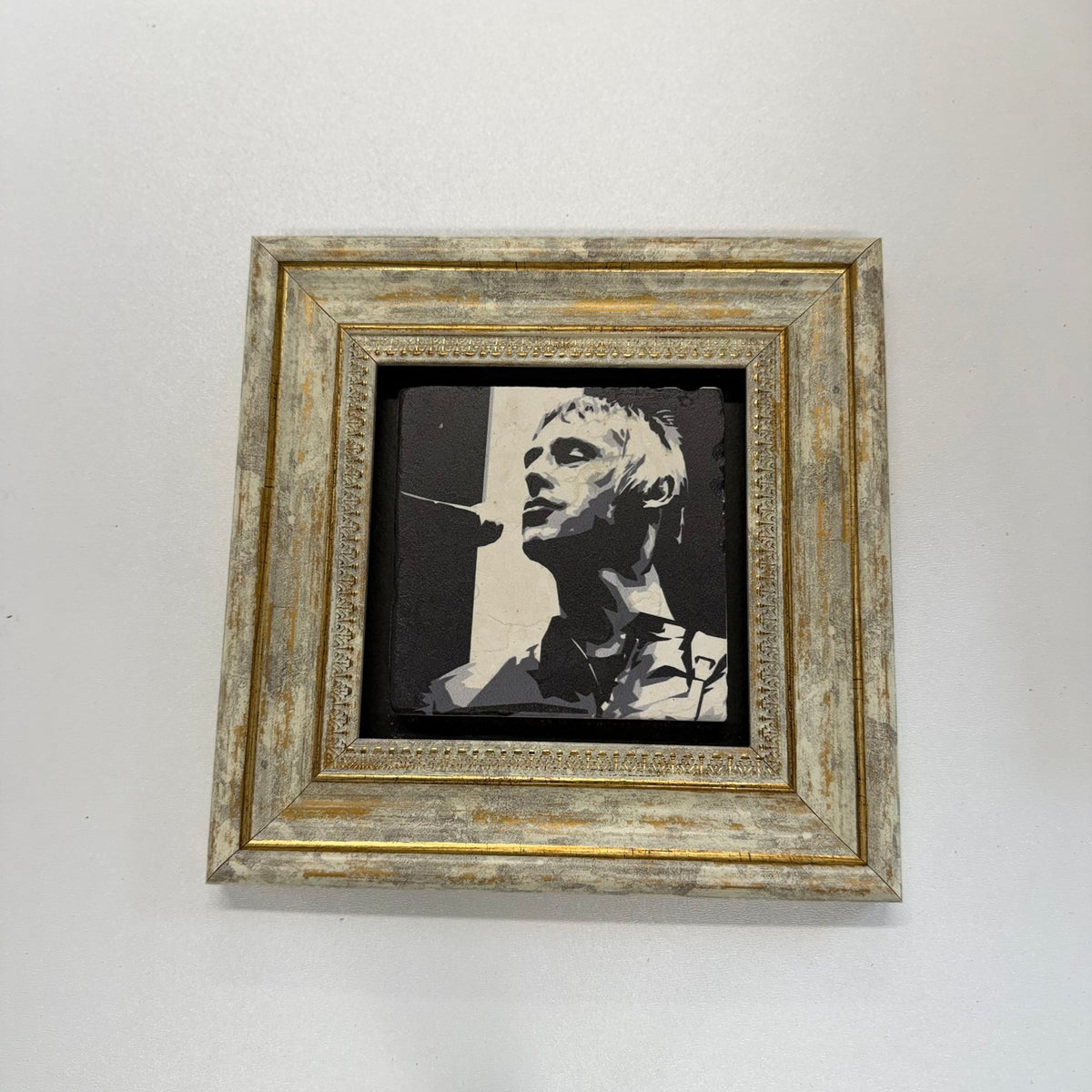 Variant Mapping v4 | paul-weller-uk-modern-rock-natural-stone-coaster | with Gold Frame | sha256:15bd5196b4c0
