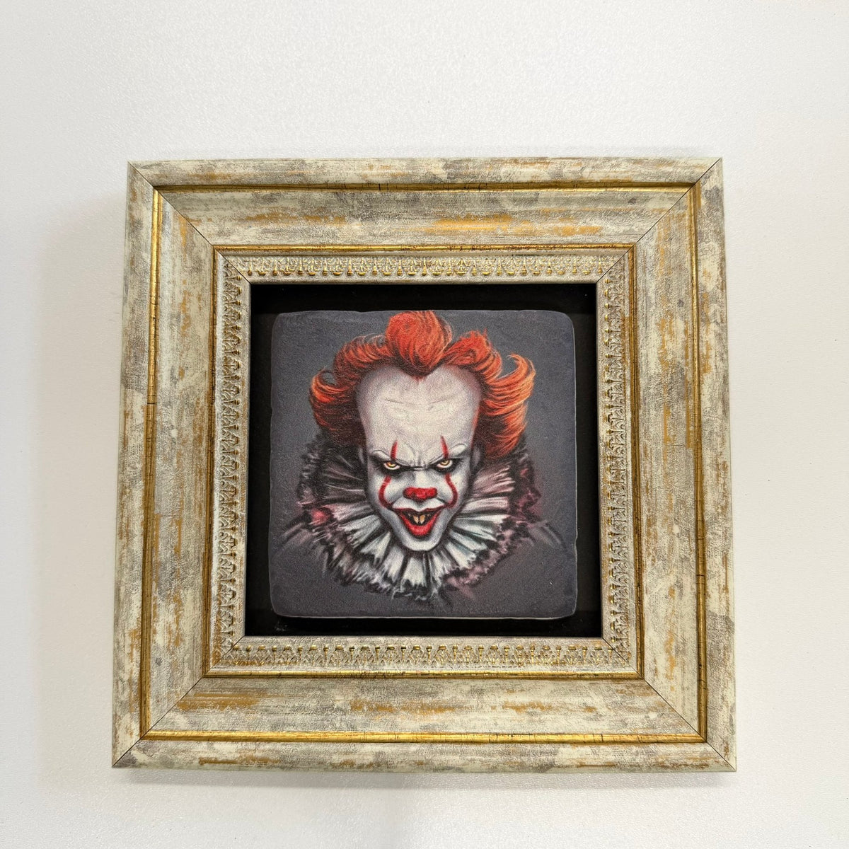 Variant Mapping v4 | pennywise-movie-natural-stone-coaster | with Gold Frame | sha256:0539175bd3ef