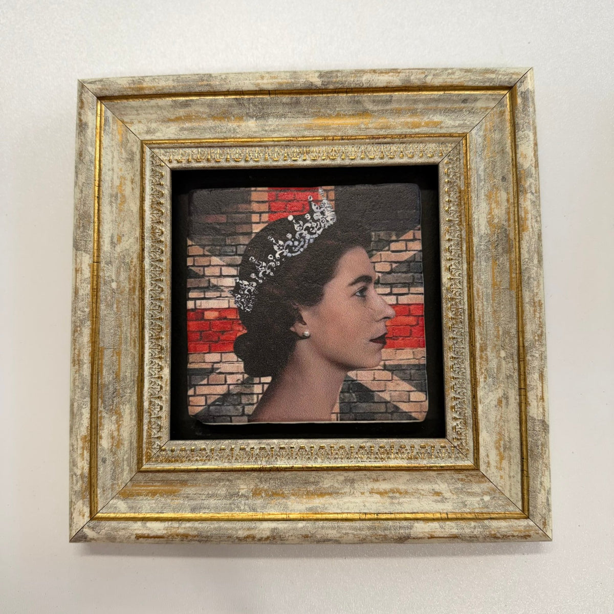 Variant Mapping v4 | queen-elizabeth-brick-wall-stone-coaster | with Gold Frame | sha256:362a27eacc90