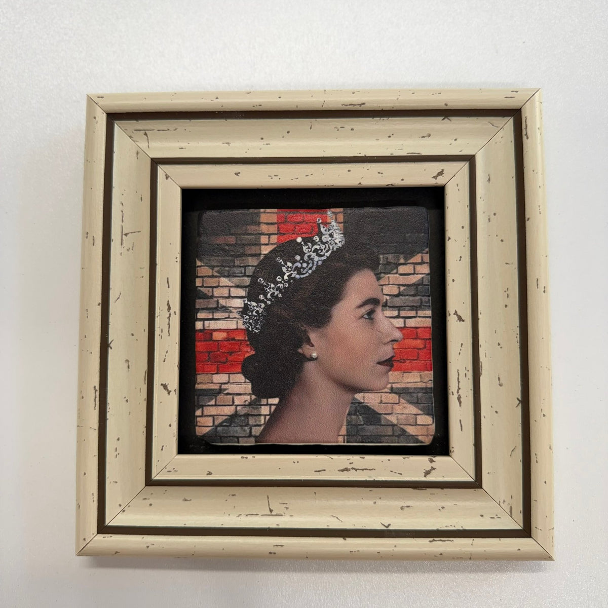 Variant Mapping v4 | queen-elizabeth-brick-wall-stone-coaster | with White Frame | sha256:b6ef7830f77a