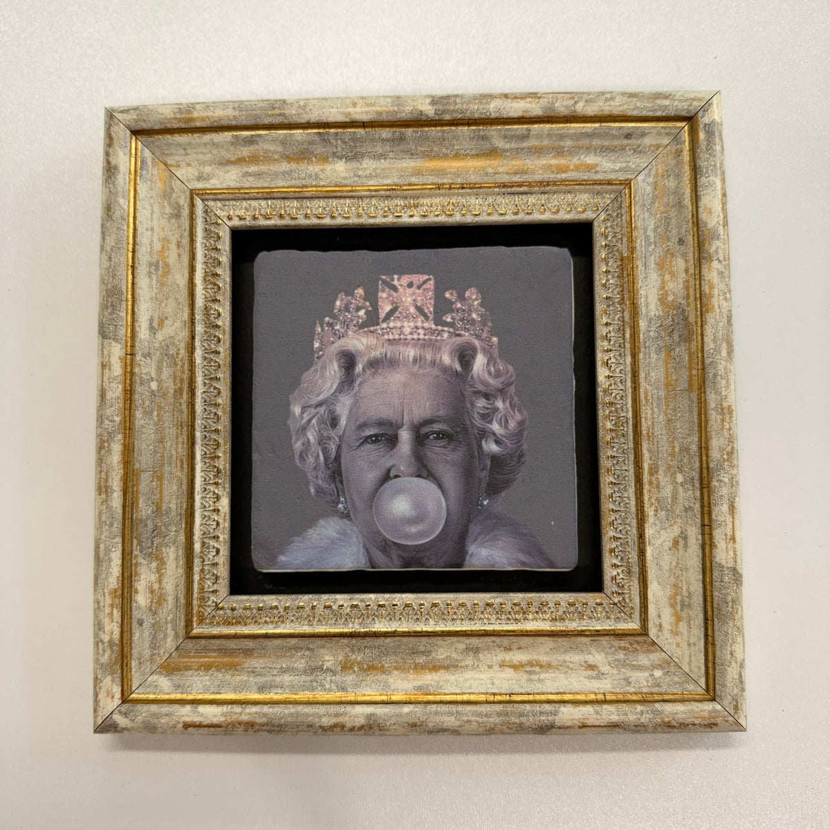 Variant Mapping v4 | queen-elizabeth-royal-family-natural-stone-coaster | with Gold Frame | sha256:ae27e02fdd3a