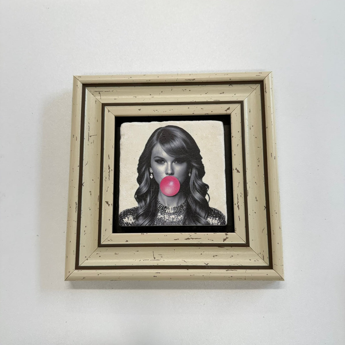 Variant Mapping v4 | taylor-swift-natural-stone-coaster-bubblegum | with White Frame | sha256:4f8ca7b0af64