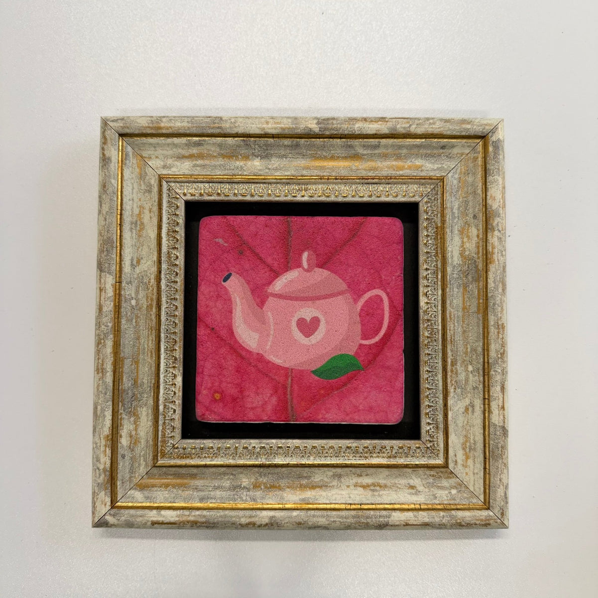 Variant Mapping v4 | vintage-tea-pot-red-natural-stone-coaster | with Gold Frame | sha256:36847cd9ee52