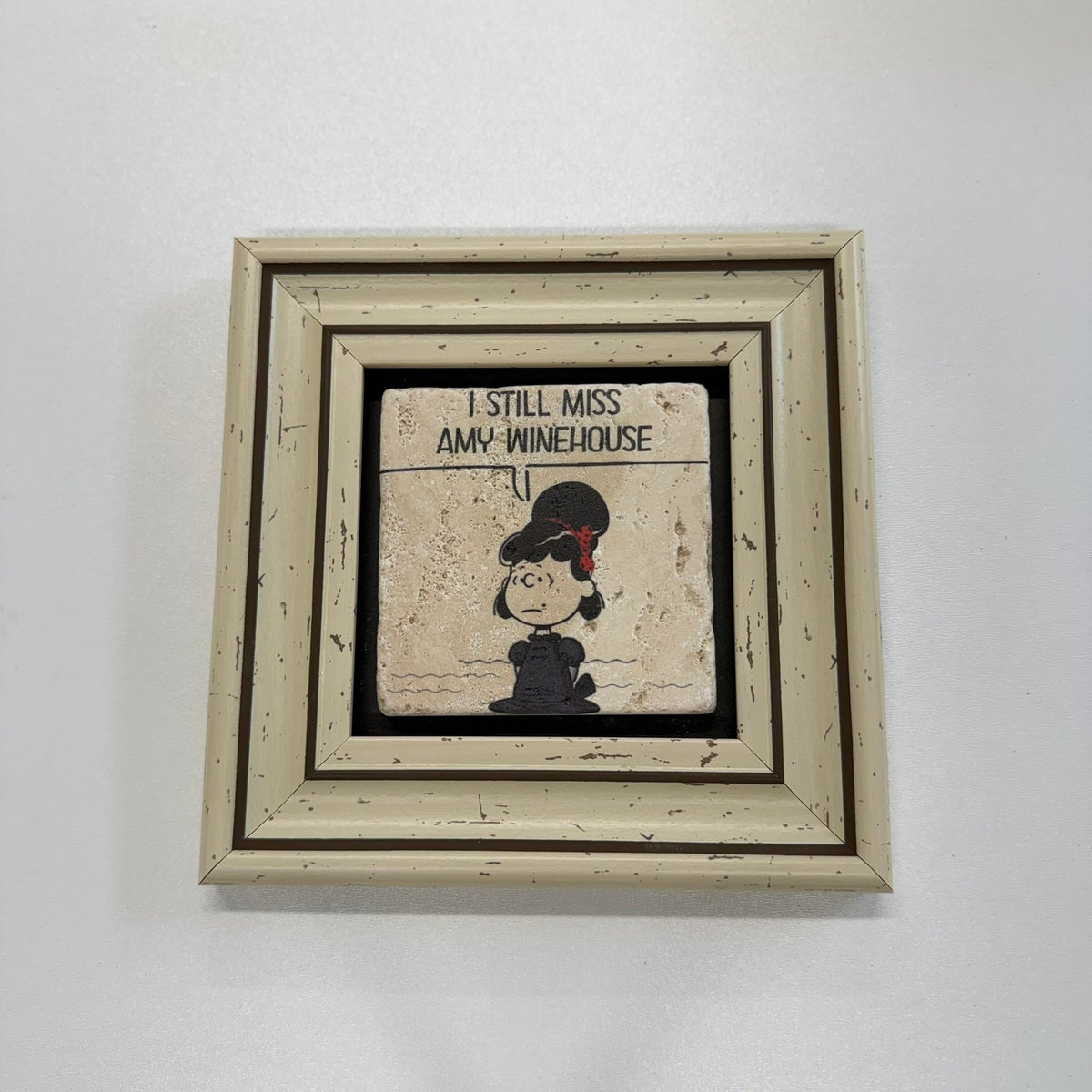 Variant Mapping v4 | amy-wine-house-natural-stone-coaster | with White Frame | sha256:2b8175d92fc0