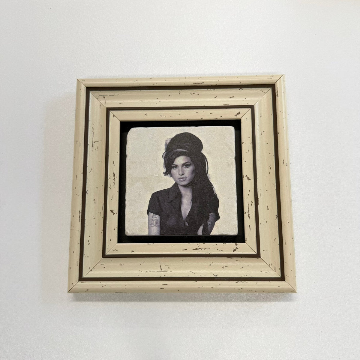 Variant Mapping v4 | amy-winehouse-stone-coaster | with White Frame | sha256:03859d2343cb