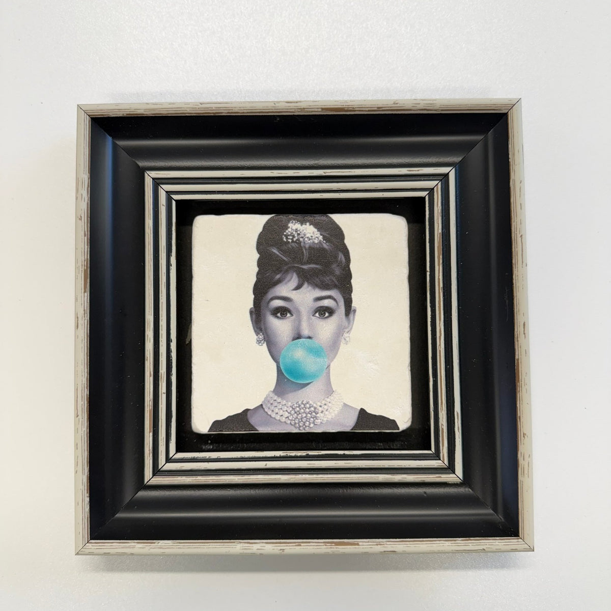 Variant Mapping v4 | audrey-hepburn-blue-bubble-stone-coaster | with Black Frame | sha256:c4f3aca2e24e