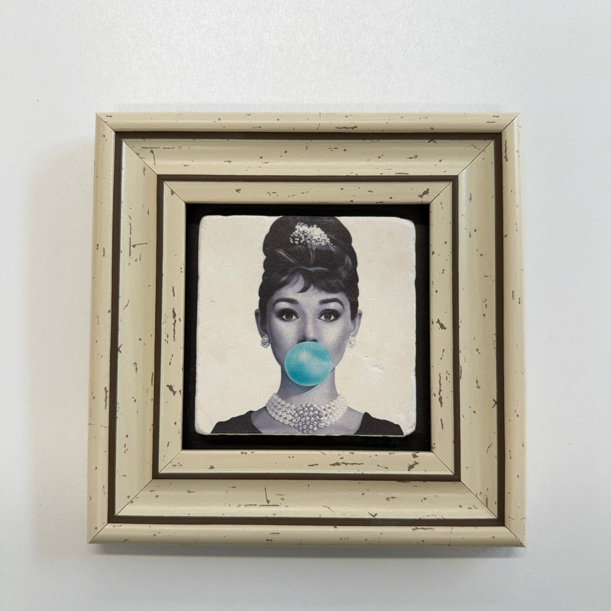Variant Mapping v4 | audrey-hepburn-blue-bubble-stone-coaster | with White Frame | sha256:36ea628a3716