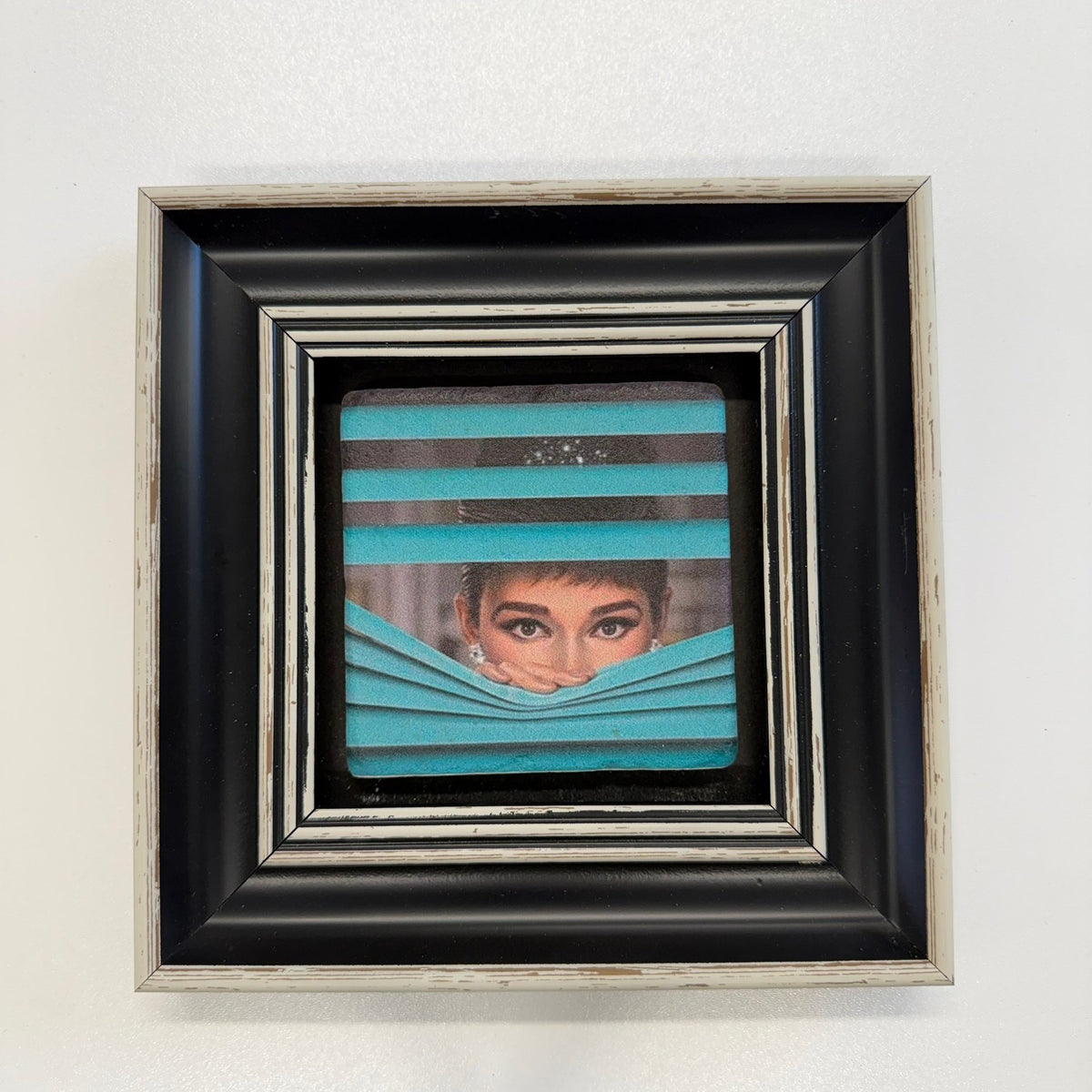 Variant Mapping v4 | audrey-hepburn-breakfast-at-tiffany-natural-stone-coaster | with Black Frame | sha256:0d7731c5aba3