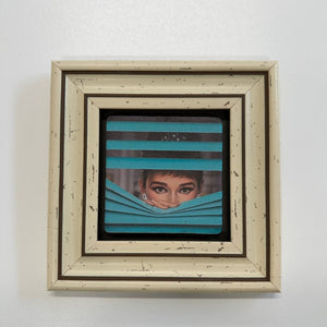 Variant Mapping v4 | audrey-hepburn-breakfast-at-tiffany-natural-stone-coaster | with White Frame | sha256:dae3ac160933