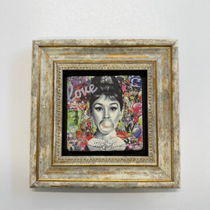 Variant Mapping v4 | audrey-hepburn-graffiti-stone-coaster | with Gold Frame | sha256:4977ca458ed4