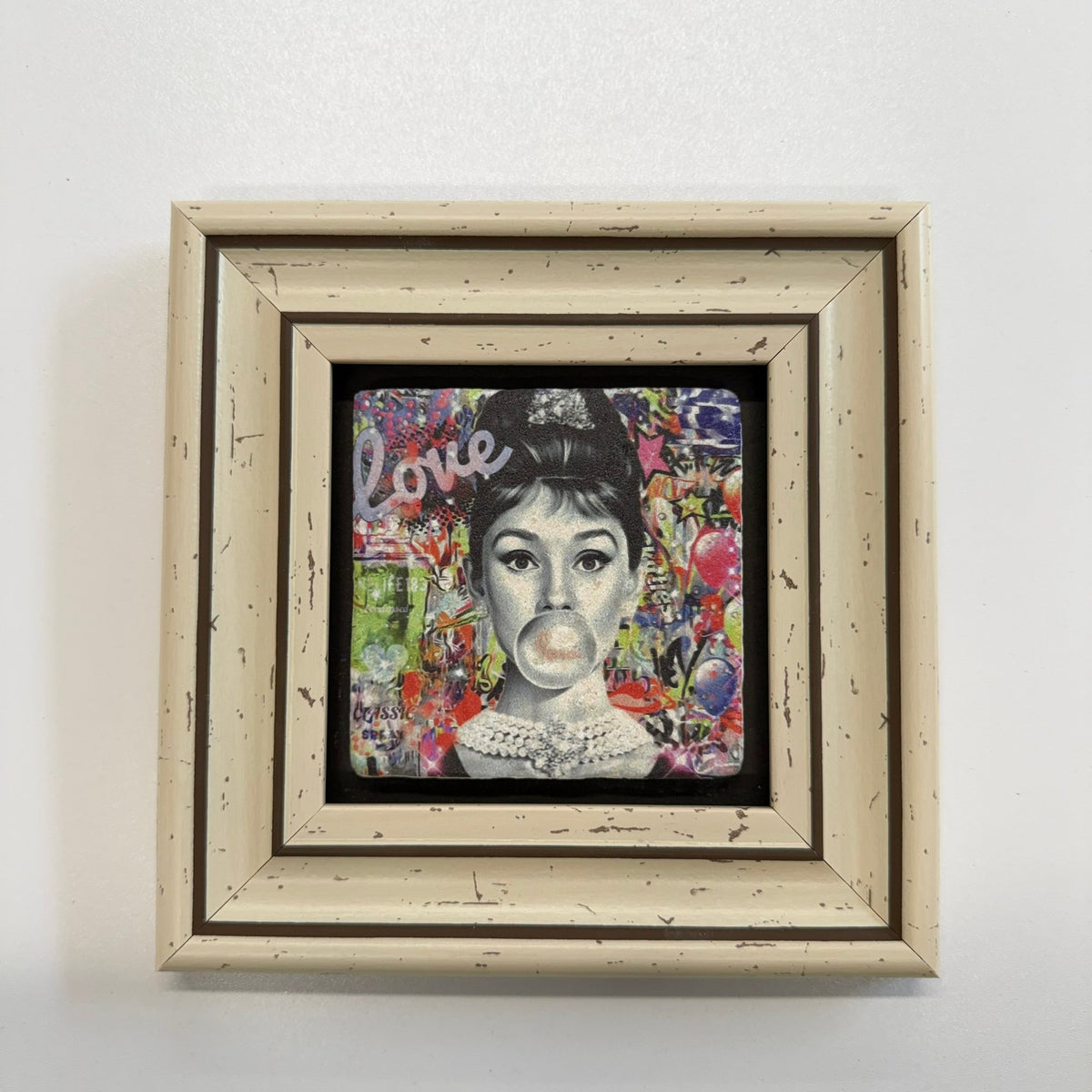 Variant Mapping v4 | audrey-hepburn-graffiti-stone-coaster | with White Frame | sha256:e11e6fa72696