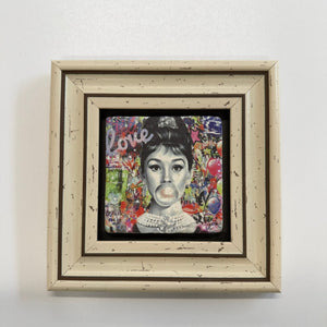 Variant Mapping v4 | audrey-hepburn-graffiti-stone-coaster | with White Frame | sha256:e11e6fa72696