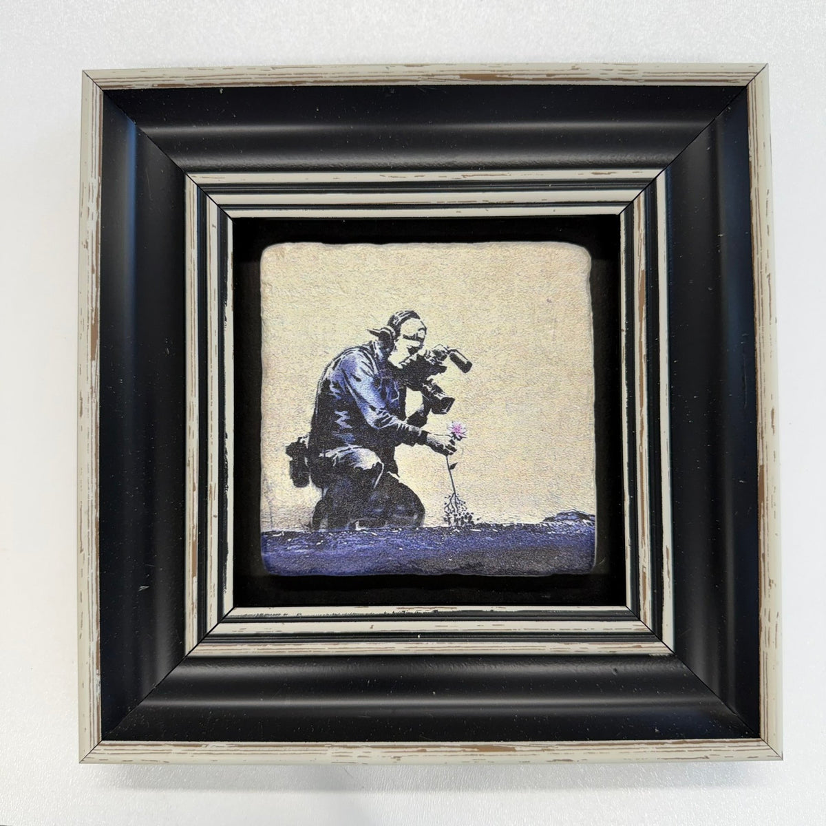 Variant Mapping v4 | banksy-cameraman-and-flower-natural-stone-coaster | with Black Frame | sha256:d6a9fa37827d