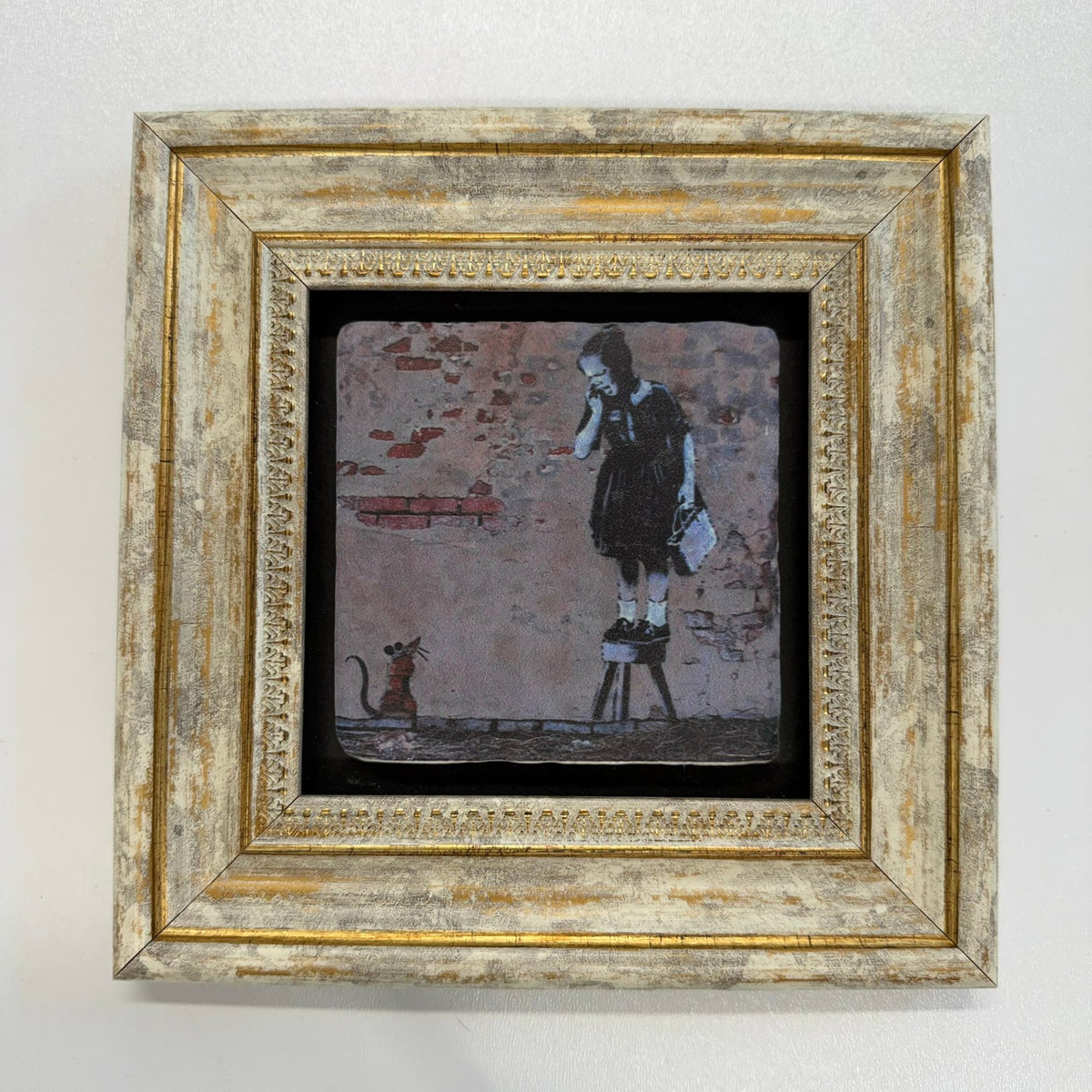 Variant Mapping v4 | banksy-girl-and-mouse-natural-stone-coaster | with Gold Frame | sha256:f276233d109c