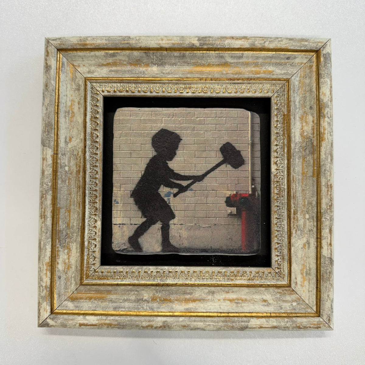 Variant Mapping v4 | banksy-hammer-boy-natural-stone-coaster | with Gold Frame | sha256:31fa839807c2
