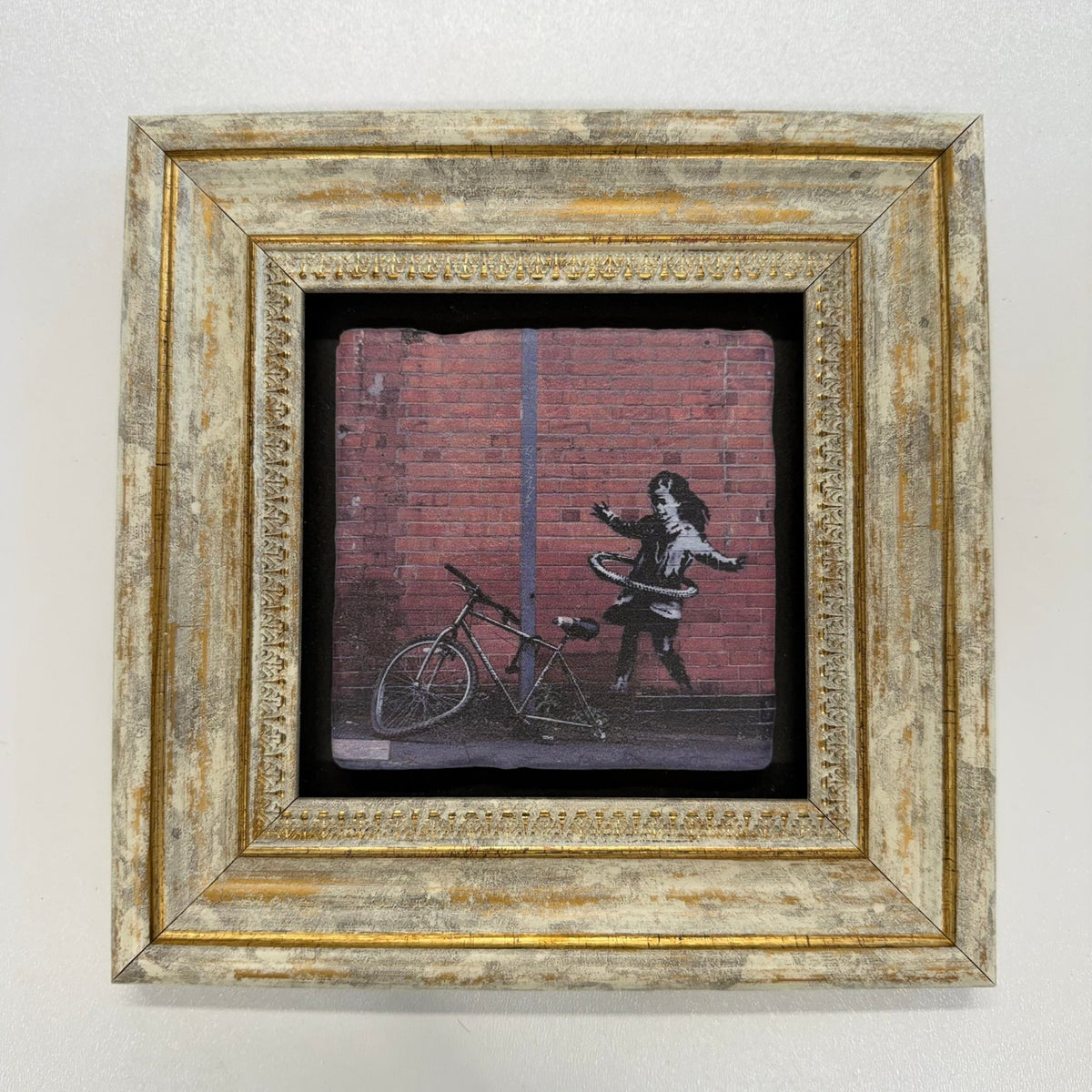 Variant Mapping v4 | banksy-hula-hoop-girl-natural-stone-coaster | with Gold Frame | sha256:34d64aefca4d