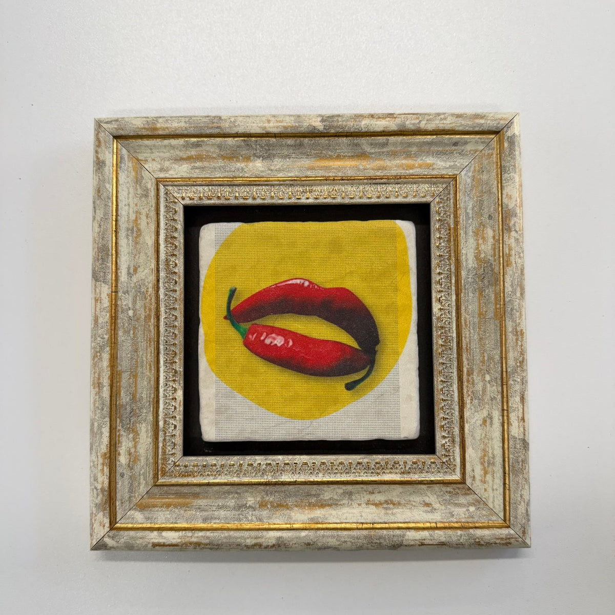 Variant Mapping v4 | chili-natural-stone-coaster | with Gold Frame | sha256:daf51c3a8ab6