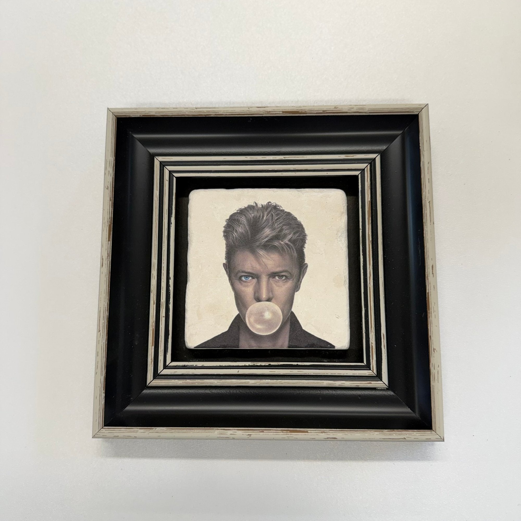 Variant Mapping v4 | david-bowie-bubble-gum-stone-coaster | with Black Frame | sha256:d161e840f257