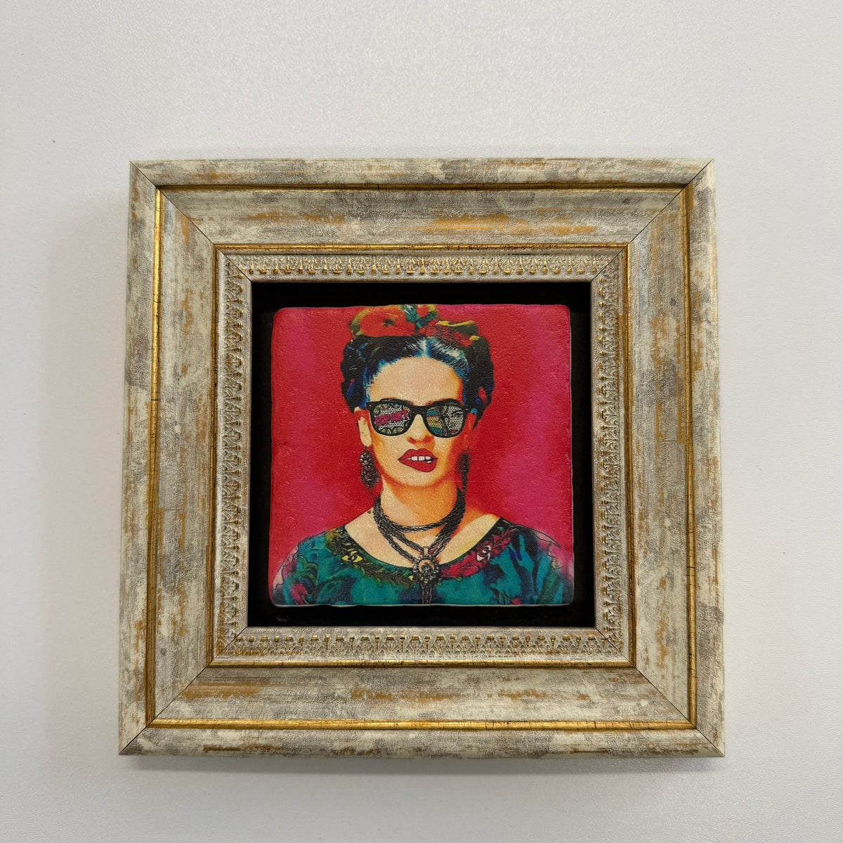 Variant Mapping v4 | frida-kahlo-stone-coaster | with Gold Frame | sha256:0d10d5f5d032