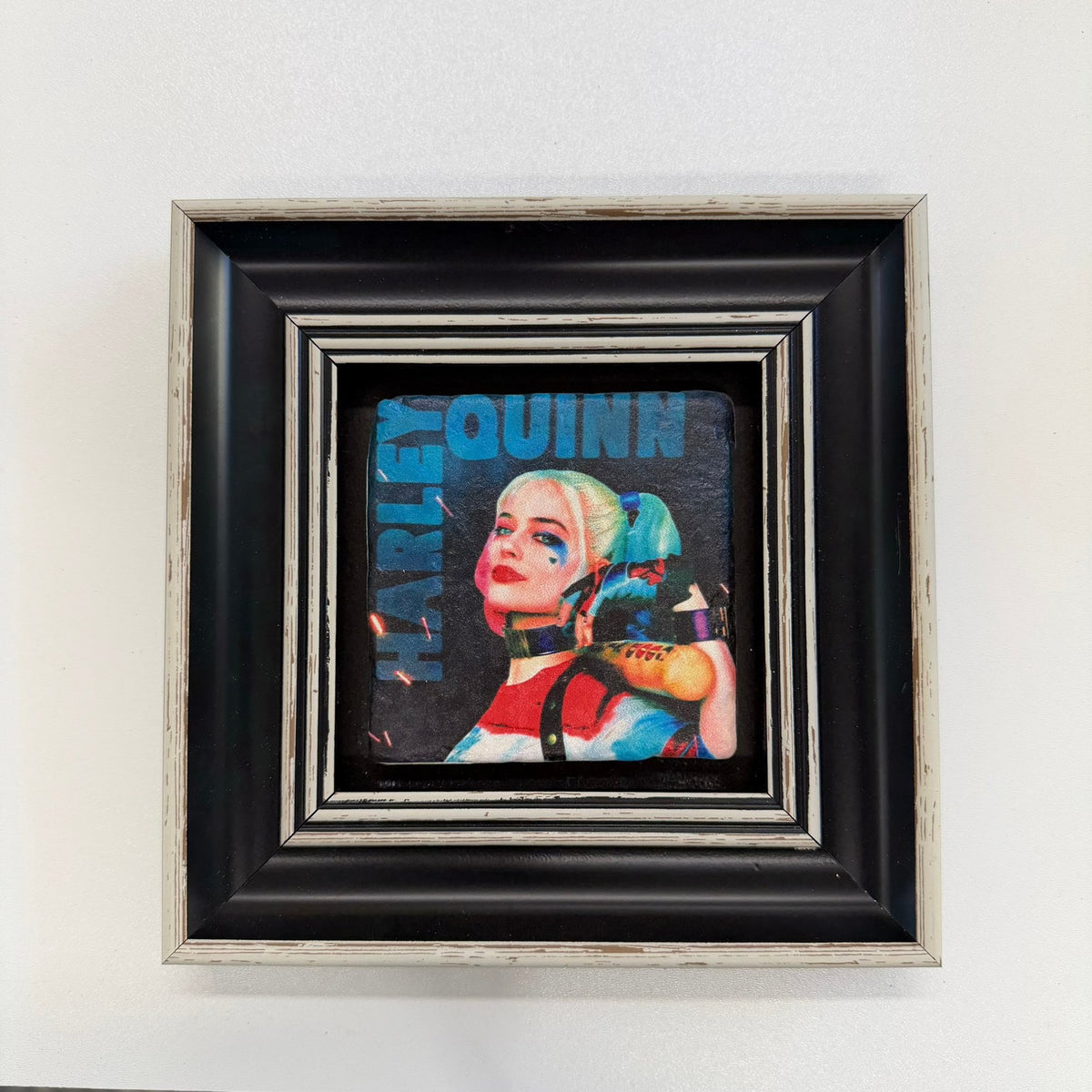 Variant Mapping v4 | harley-quinn-movie-natural-stone-coaster | with Black Frame | sha256:f4ba5d3491f2